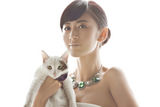 组图：郭珍霓时尚大片清秀高雅 呼吁救助流浪猫 