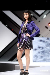 幻灯图：陈慧琳走秀身段窈窕 产后身材恢复令人称羡