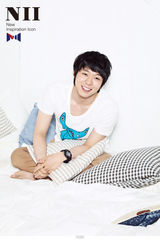 组图：韩国偶像组合JYJ夏季写真 展现悠闲状态