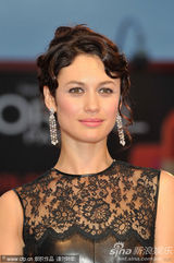 组图：搞怪vs唯美 威尼斯女星发型大巡礼