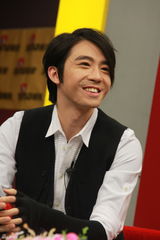 组图：《爱在春天》俞灏明袁姗姗做客新浪