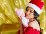 高清组图：海馨心化身节日女郎 带圣诞帽拍写真 