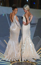 高清图：洛佩兹和迪亚茨互拼事业线 颁最佳服装设计奖