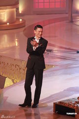 组图：2012港姐竞选 刘德华携手魔术师Cyril演出