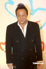 幻灯图集：王菲再现招牌烟熏妆 刘嘉玲黄色唐装雷人