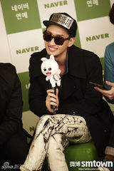 组图：SJ在线对话粉丝预热个唱 帅酷搞怪爆料