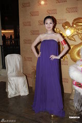 组图：杨千嬅孕后公开出席活动 吴彦祖请教造人秘诀