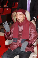 组图：邵逸夫出席TVB新春贺岁 面色红润精神佳