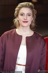 组图：《弗兰西丝-夏》首映 格蕾塔秀美腿