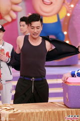 组图：黄宗泽岑丽香邓紫棋出席录影