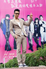 组图：周汤豪荧屏处女作获好评 力压前辈蓝正龙