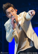 组图：SJ-M上海热力开唱 始源帅气有型赫海有爱