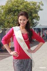 组图：候选中华小姐背景雄厚 徐少强之女曾志伟护航