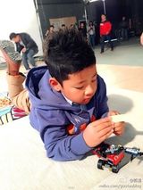 组图：郭涛与儿子表情神同步 翻白眼喜感十足