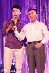 组图：高云翔牵手董璇演唱爱之歌 深情拥抱妻子