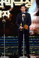 组图：金南珠获奖落泪 宋仲基文彩元成最佳搭档