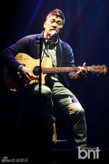 组图：韩星金英浩举办首张专辑发布会一展歌喉