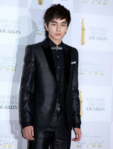 组图：韩MBC举办演技大奖 李民浩金贤重等帅气助阵