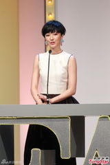 组图：渡边真起子凭《爸爸的照片》获最佳女配