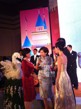 组图：王志飞张定涵大婚 新人跳探戈深情拥吻