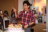 组图：林志颖与粉丝共度生日 获赠生日蛋糕