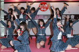 组图：AKB48香港举行握手会 防骚扰要歌迷先洗手