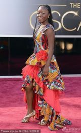 组图：柏林影后雷切尔-米瓦纳扎服饰鲜艳