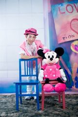 组图：《快男》海选“奇葩男”写真风格多样