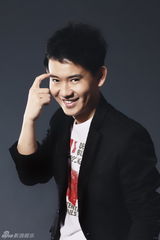 组图：李响时尚大片气场十足 彰显职场达人风范