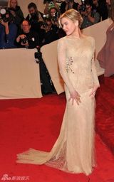 组图：美国时装学院庆典举行 众明星红毯竞艳