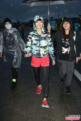 组图：桂纶镁凤小岳出席活动相约夜跑