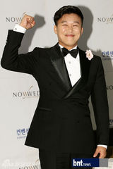 组图：韩笑星洪禄基大婚 SM娱乐家族总动员祝贺