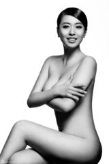 组图：赵铭加盟2011粉红丝带 全裸出镜呼吁女性健康