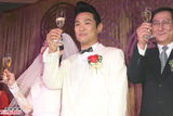 组图：杜德伟与嫩妻台北婚宴 宣告两年后再造人