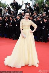 组图：范冰冰助阵红毯蕾丝纱裙雍容繁复