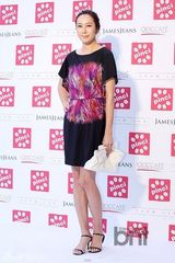 组图：朴宰范亮相时尚活动晒纹身 李相烨帅气