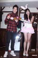 组图：潘玮柏抱兔女郎庆情人节 否认与江语晨拍拖