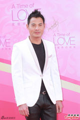 组图：钟嘉欣与延政勋合作电影 取昵称擦火花