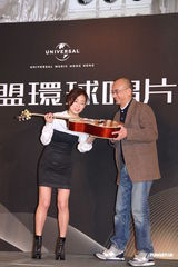 组图：天后林忆莲加盟环球 否认取代谢安琪