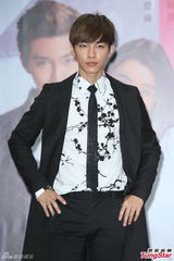 组图：炎亚纶模仿萧敬腾 集邮郭雪芙李毓芬