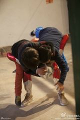 组图：天天石头大战奥特曼 Kimi冷眼围观