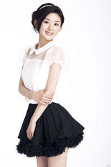 组图：赵丽颖清爽夏日写真 淡雅妆容柔美恬静