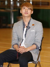 高清图：JYJ俊秀《莫扎特》彩排 全情投入卖力演出