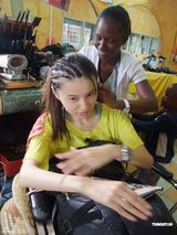 高清组图：黄翠如远赴牙买加 捣乱厄瓜多尔街头表演