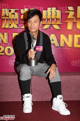 组图：杨怡和马国明登马来西亚视帝视后宝座