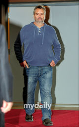 组图：吕克-贝松亮相釜山宣传 公开对话媒体观众