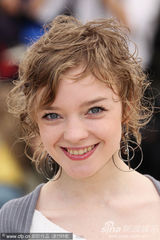 幻灯图集：《你是我的欢乐》记者会 女主角清新亮丽