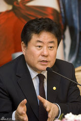 高清图：宋祖英上海将开唱 与波切利对唱PK周杰伦