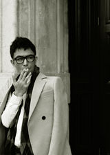 组图：张晓晨大片呈怀旧色彩 沉稳内敛略带忧郁