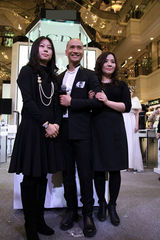 组图：何晟铭零下顶光头帅气代言